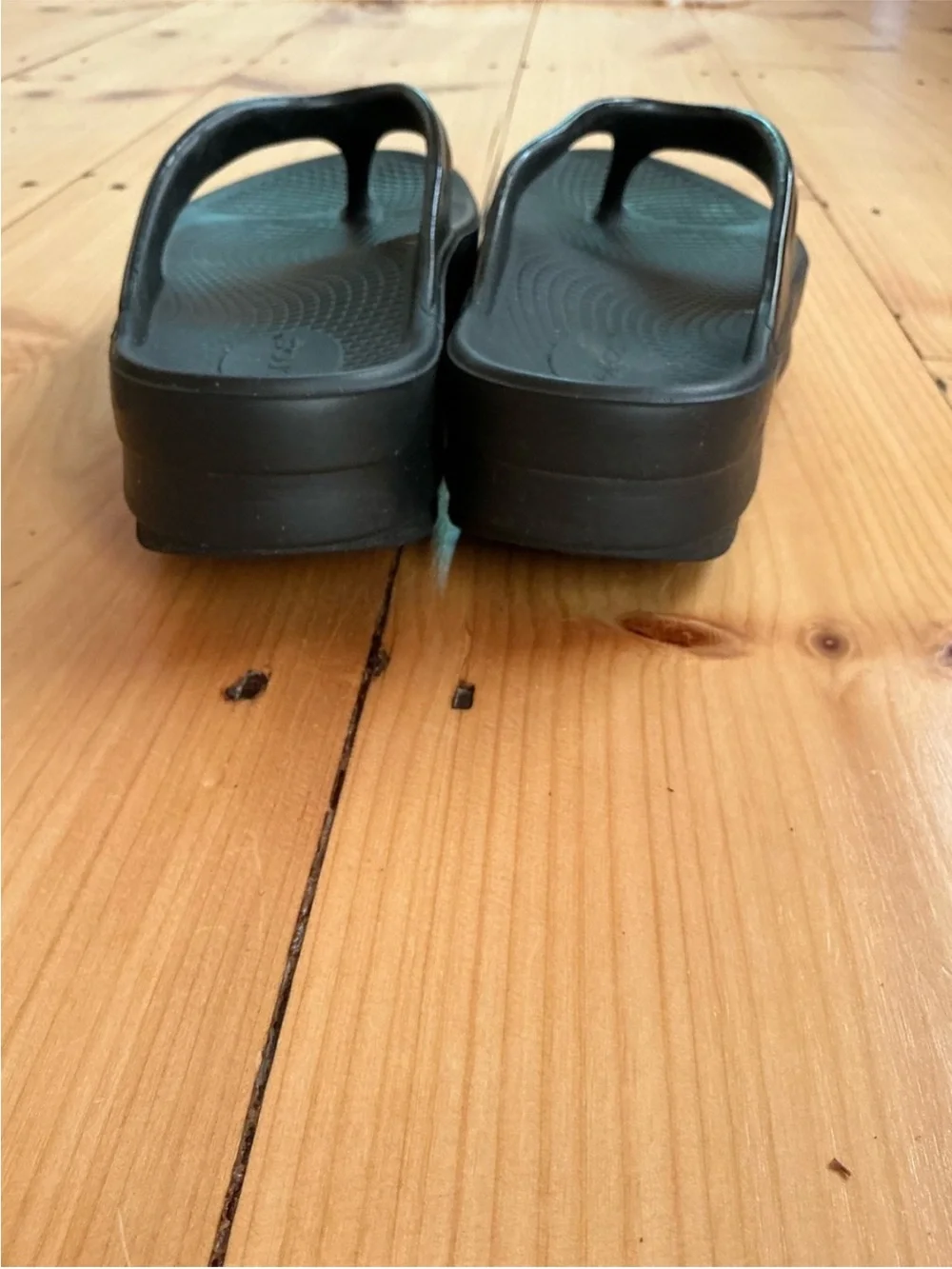 🖤 OOFOS OOmega OOlala Black Platform Recovery Thong Sandals - Men's Size 8